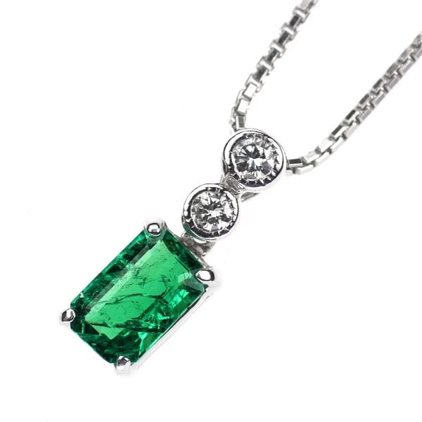 K18WG EMERALD DIAMOND PENDANT NECKLACE: K18WG Emerald Diamond Pendant Necklace Brand: None Type: pendant necklace Material: K18WG, Main Stone/Creation Natural Color: white Gold Size: Necklace: Chain Length ?45.5cm Accessories: None
