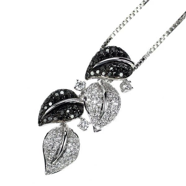 K18WG DIAMOND PENDANT NECKLACE: K18WG Diamond Pendant Necklace Brand: None Type: pendant necklace Material: K18WG, Main Stone/Creation Natural Color: WHite Gold Size: Necklace: Chain Length?45.5cm Accessories: None Accessories