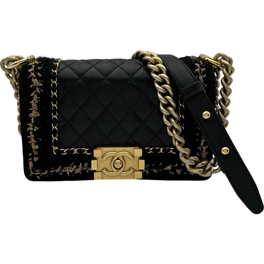 CHANEL BOY CHANEL 20 SHOULDER BAG: CHANEL boy chanel 20 Shoulder Bag Brand: CHANEL Type: Shoulder Bag Material: Lamb/Tweed Color: Black Gold Hardware Size: W20cm x H13.5cmx D5.5cm W7.9 x H5.3x D2.2inch Accessories: None Acc