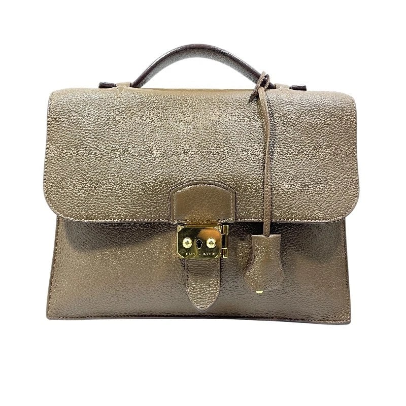 HERMES SAC ADEPECHE 27 HANDBAG: HERMES Sac Adepeche 27 Handbag Brand: HERMES Type: Handbag Material: Togo Color: Arzan GoldHardware Size: W27cm x H20cmx D6.5cmW10.6 x H7.9x D2.6inch Accessories: None Accessories Notice: When