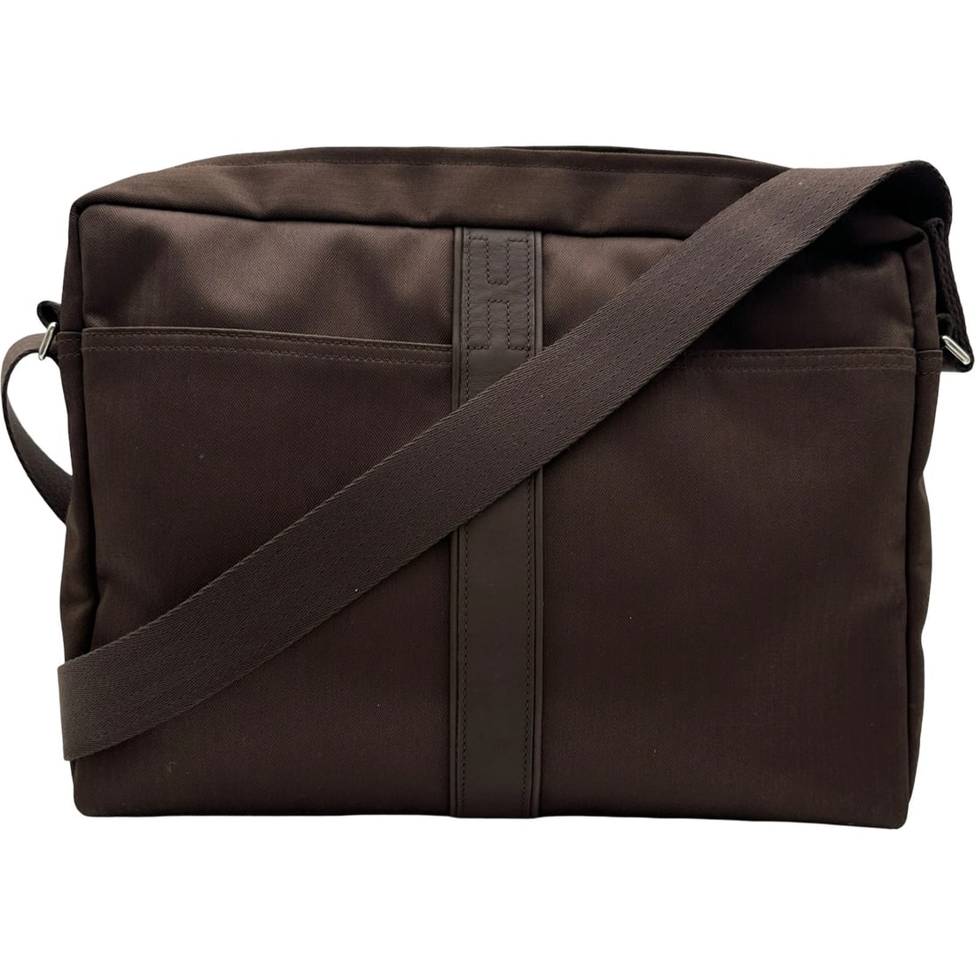 HERMES ACAPULCO BASAS MM SHOULDER BAG: HERMES Acapulco Basas MM Shoulder Bag Brand: HERMES Type: Shoulder Bag Material: Towar Color: Dark Brown SilverHardware Size: W37.5cm x H28cmx D8cm W14.8 x H11.0x D3.1inch Accessories: None