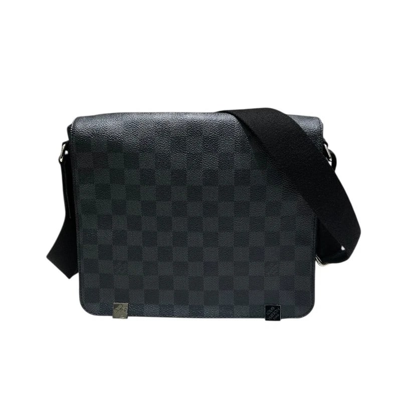 LOUIS VUITTON DISTRICT PM SHOULDER BAG: LOUIS VUITTON District PM Shoulder Bag Brand: LOUIS VUITTON Type: Shoulder Bag Material: PVC Color: black Size: W25cm x H22cmx D6cm W9.8 x H8.7x D2.4inch Accessories: None Accessories Noti