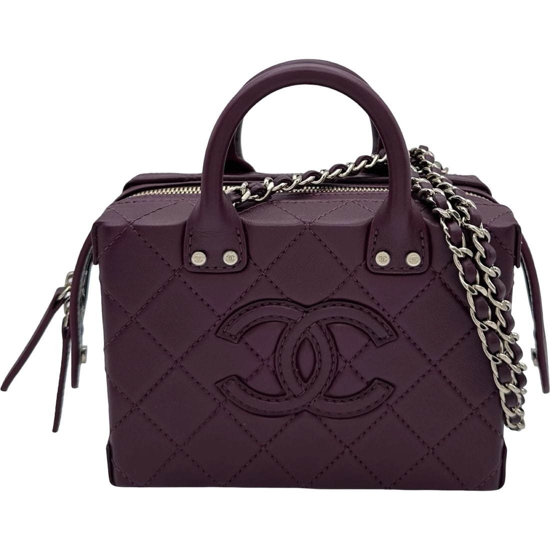 CHANEL SMALL VANITY CASE SHOULDER BAG: CHANEL Small vanity case Shoulder Bag Brand: CHANEL Type: Shoulder Bag Material: lambskin Color: Bordeaux Gold Hardware Size: W15cm x H11cmx D7cm W5.9 x H4.3x D2.8inch Accessories: None Ac