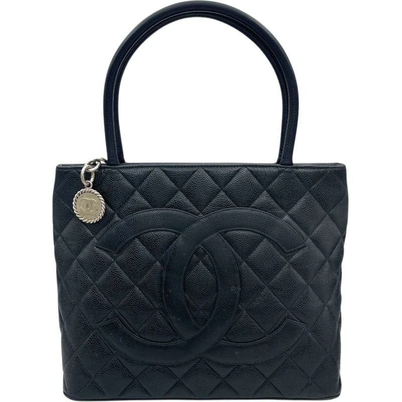 CHANEL STANDARD A01804 TOTE BAG: CHANEL Standard A01804 Tote Bag Brand: CHANEL Type: Tote Bag Material: Caviar skin Color: Black SVHardware Size: W30cm x H23cmx D15cm W11.8 x H9.1x D5.9inch Accessories: None Accessories N