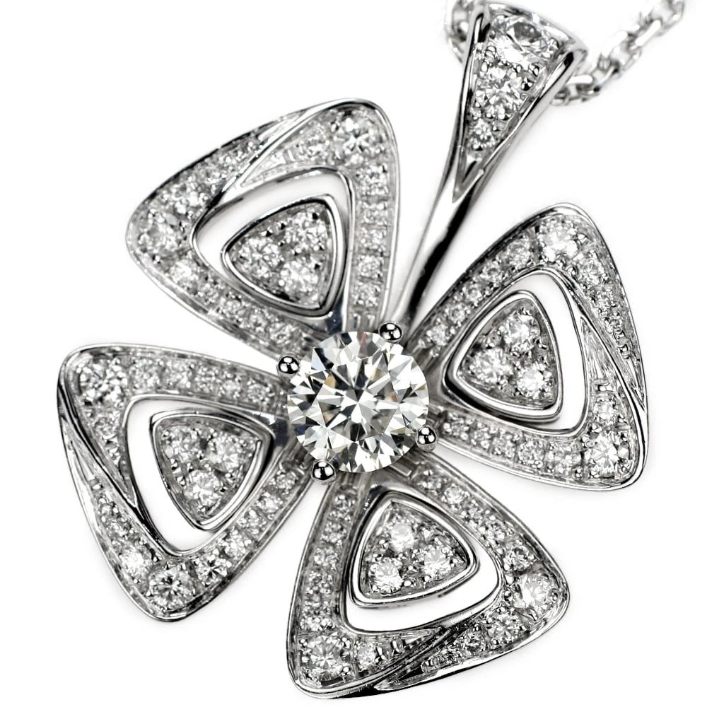 BULGARI K18WG DIAMOND PENDANT NECKLACE: Bulgari K18WG Diamond Pendant Necklace Brand: Bvlgari Type: pendant necklace Material: K18WG, Main Stone/Creation Natural Color: WHITE GOLD Size: Length/Width/Diameter (CM) 21.7 Accessories: None