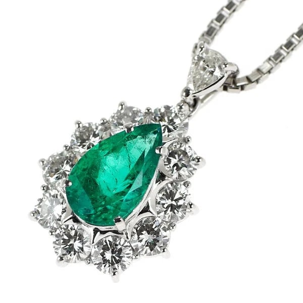 PT900/PT850 EMERALD DIAMOND PENDANT NECKLACE: Pt900/Pt850 Emerald Diamond Pendant Necklace Brand: None Type: pendant necklace Material: Pt900/Pt850, Main Stone/Creation emeralds Color: Silver Size: Necklace: Chain Length 50cm Accessories: Non