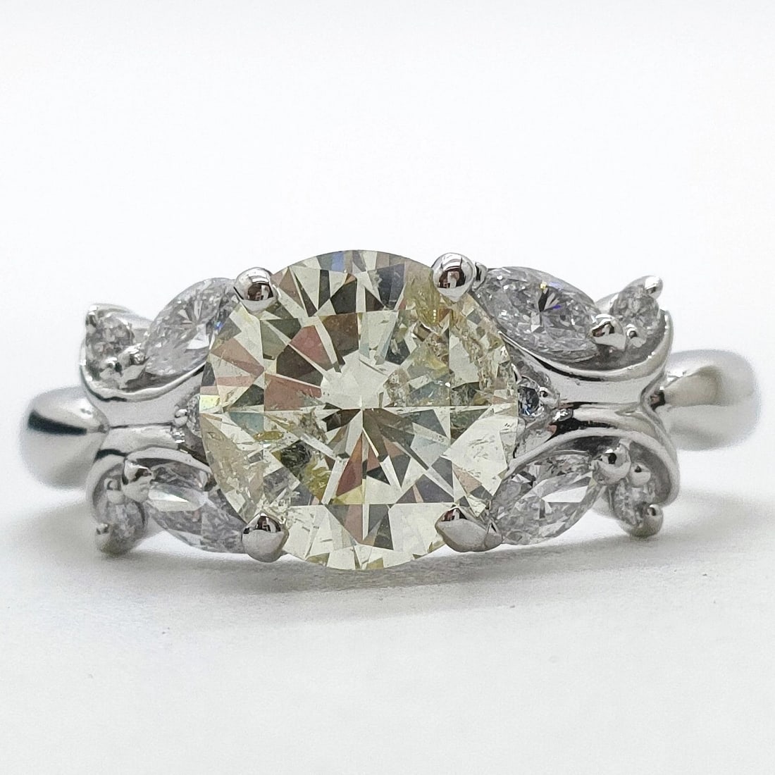 JEWELRY RING NATURAL DIAMOND PLATINUM: Jewelry Ring Natural Diamond Platinum Brand: Unbranded Type: Ring Material: Platinum, Color: Platinum Size: US 6 5/8 Accessories: None Accessories Notice: When purchasing pre-owned goods,