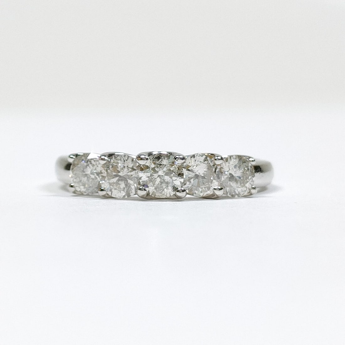 JEWELRY RING NATURAL DIAMOND PLATINUM: Jewelry Ring Natural Diamond Platinum Brand: Unbranded Type: Ring Material: Platinum, Color: Platinum Size: US 6 5/8 Accessories: None Accessories Notice: When purchasing pre-owned goods,