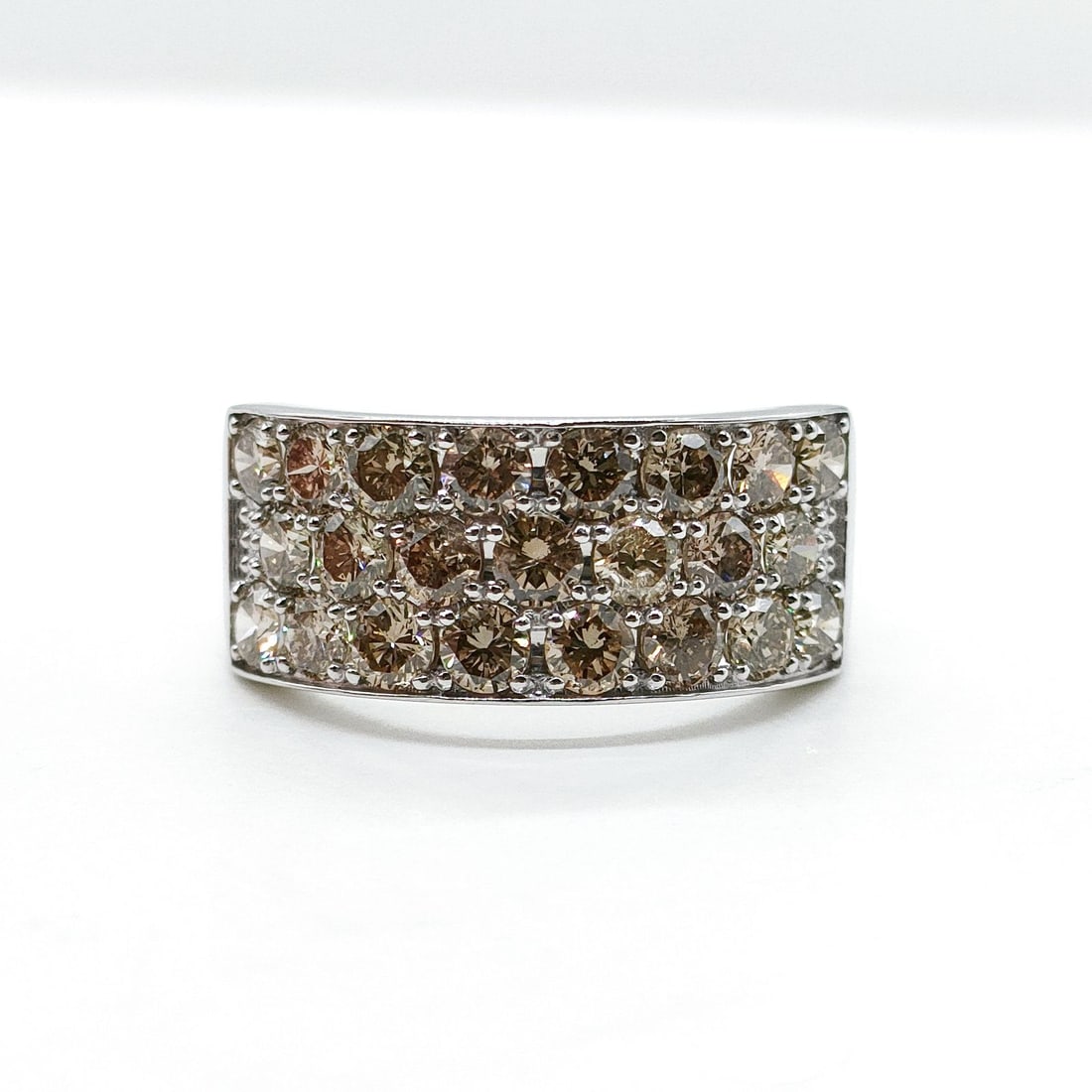 JEWELRY RING NATURAL DIAMOND GOLD: Jewelry Ring Natural Diamond Gold Brand: Unbranded Type: Ring Material: Gold, Color: White gold Size: US 6 1/4 Accessories: None Accessories Notice: When purchasing pre-owned goods, please