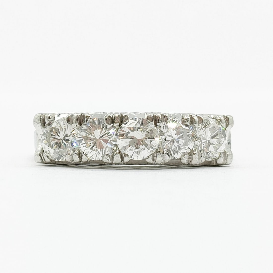 JEWELRY RING NATURAL DIAMOND PLATINUM: Jewelry Ring Natural Diamond Platinum Brand: Unbranded Type: Ring Material: Platinum, Color: Platinum Size: US 7 Accessories: None Accessories Notice: When purchasing pre-owned goods, plea