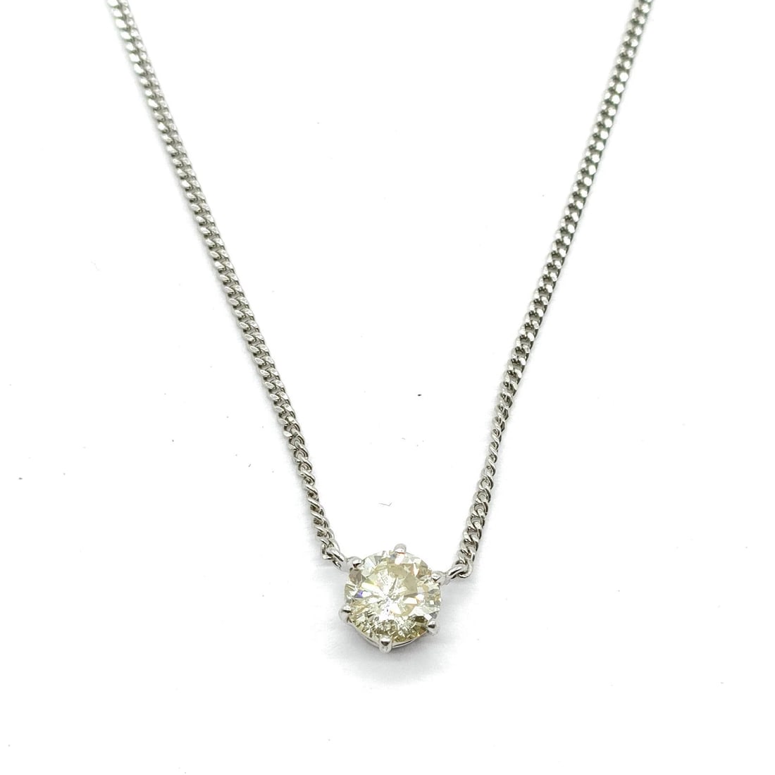 JEWELRY NECKLACE NATURAL DIAMOND PLATINUM: Jewelry Necklace Natural Diamond Platinum Brand: Unbranded Type: Necklace Material: Platinum, Color: Platinum Size: Pendant Size : 0.77X0.67 cm / 0.30X0.26 inch Chain Size : 39 cm / 15.3 inch Acce