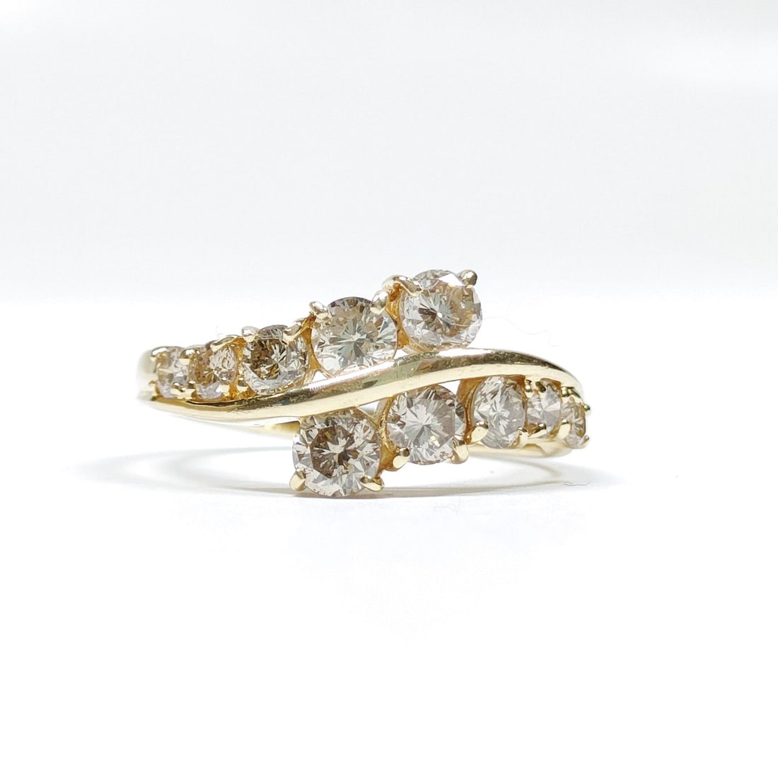 JEWELRY RING NATURAL DIAMOND GOLD: Jewelry Ring Natural Diamond Gold Brand: Unbranded Type: Ring Material: Gold, Color: Yellow Gold Size: US 5 3/4 Accessories: None Accessories Notice: When purchasing pre-owned goods, pleas