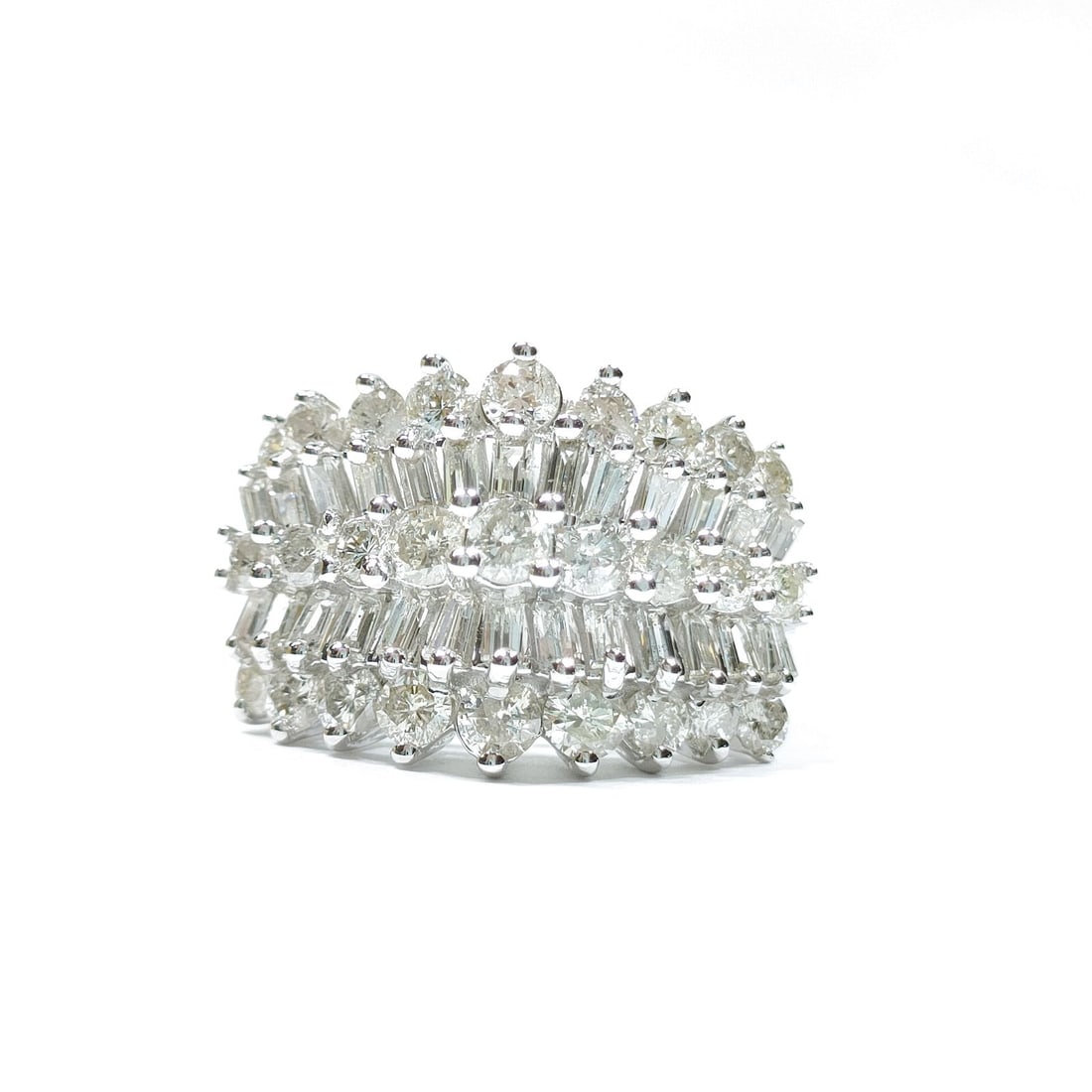 JEWELRY RING NATURAL DIAMOND WHITE GOLD: Jewelry Ring Natural Diamond White Gold Brand: Unbranded Type: Ring Material: White gold, Color: White gold Size: US 6 5/8 Accessories: None Accessories Notice: When purchasing pre-owned g