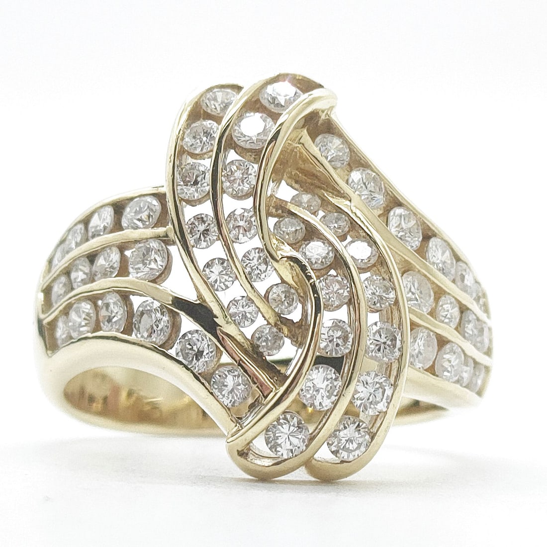 JEWELRY RING NATURAL DIAMOND GOLD: Jewelry Ring Natural Diamond Gold Brand: Unbranded Type: Ring Material: Gold, Color: Yellow Gold Size: US 7 Accessories: None Accessories Notice: When purchasing pre-owned goods, please re