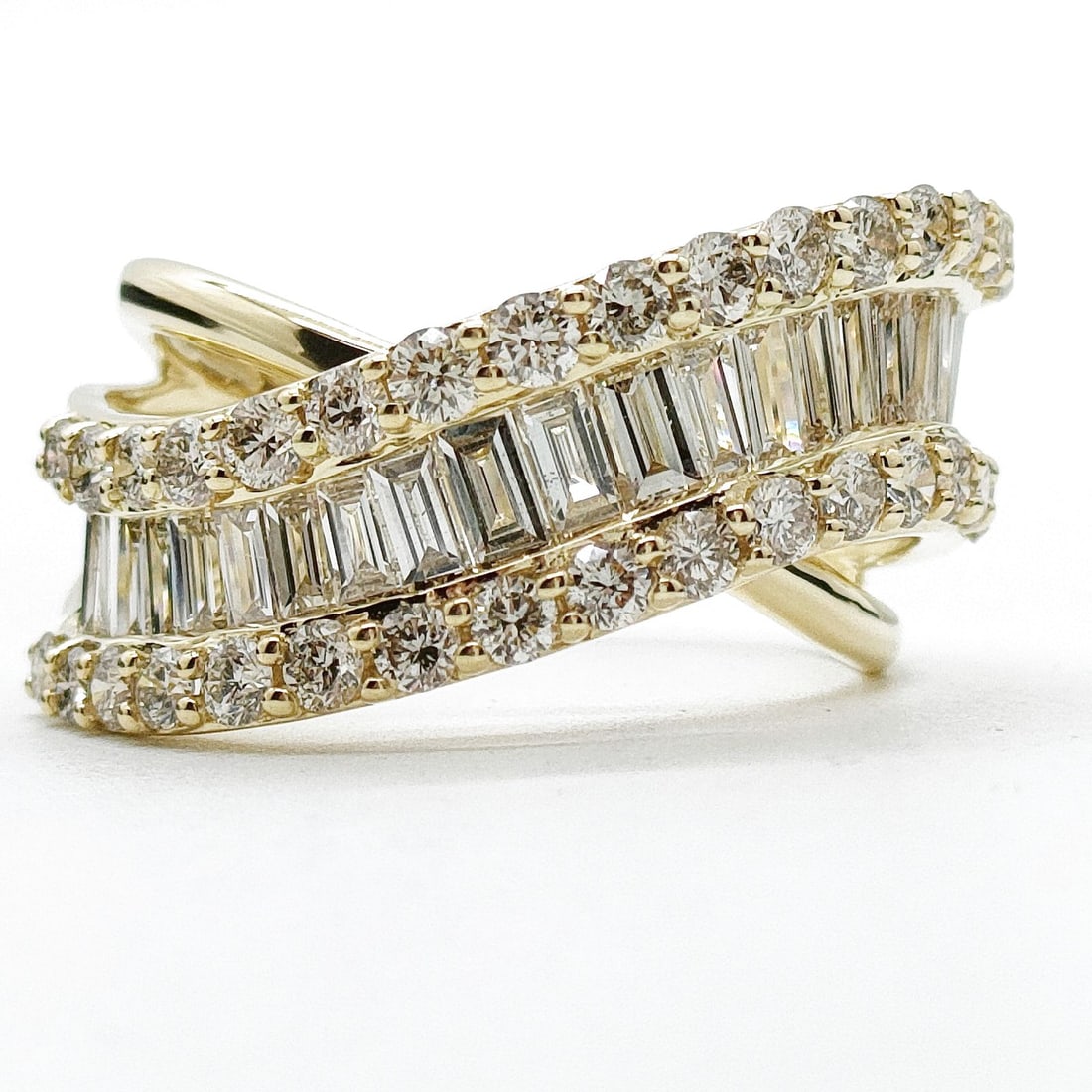 JEWELRY RING NATURAL DIAMOND GOLD: Jewelry Ring Natural Diamond Gold Brand: Unbranded Type: Ring Material: Gold, Color: Yellow Gold Size: US 7 1/2 Accessories: None Accessories Notice: When purchasing pre-owned goods, pleas