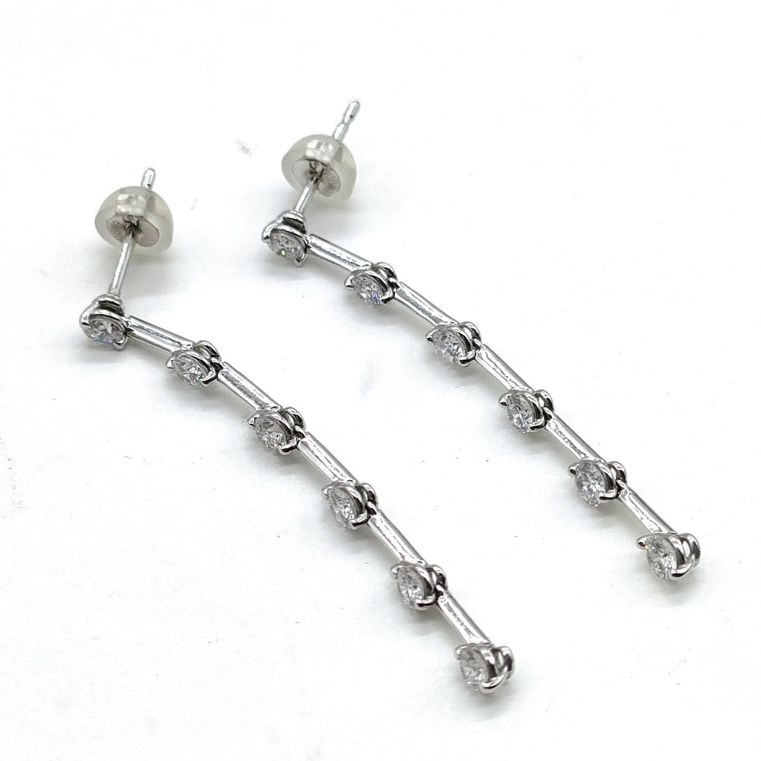 JEWELRY PIERCED EARRING NATURAL DIAMOND GOLD: Jewelry Pierced Earring Natural Diamond Gold Brand: Unbranded Type: Pierced Earring Material: Gold, Color: White gold Size: None Accessories: None Accessories Notice: When purchasing pre-o