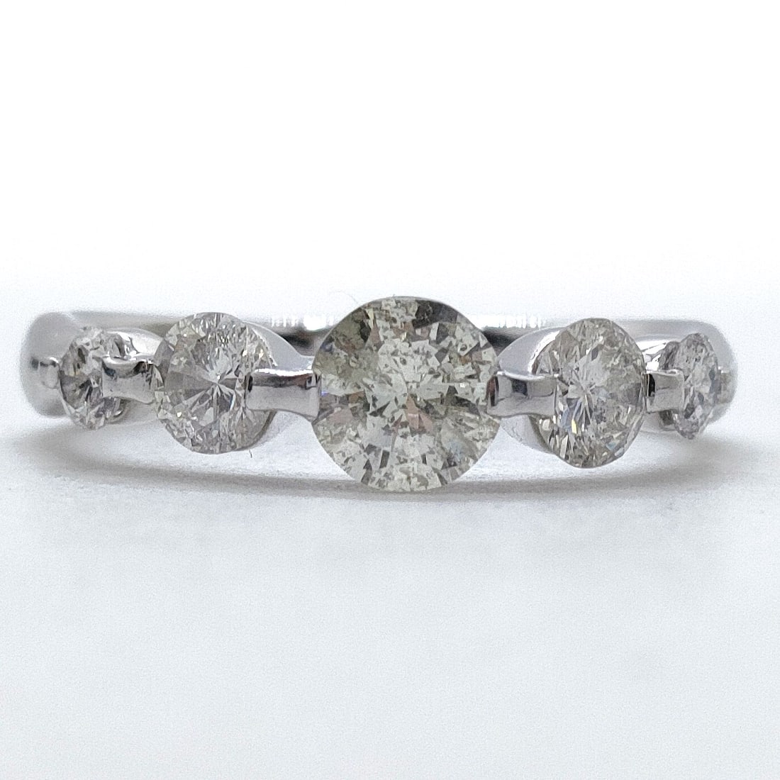 JEWELRY RING NATURAL DIAMOND PLATINUM: Jewelry Ring Natural Diamond Platinum Brand: Unbranded Type: Ring Material: Platinum, Color: Platinum Size: US 6 1/4 Accessories: None Accessories Notice: When purchasing pre-owned goods,