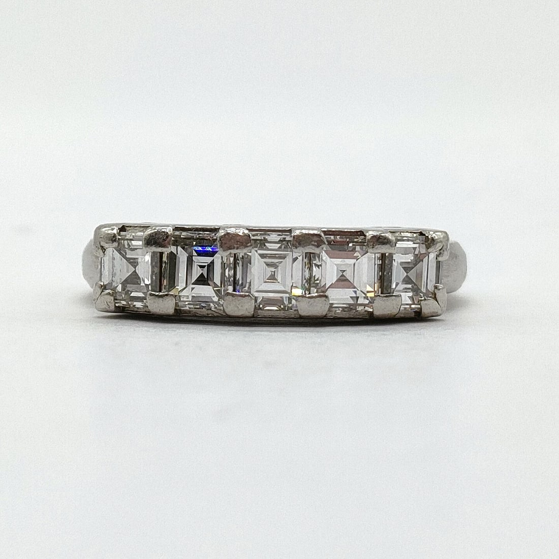 JEWELRY RING NATURAL DIAMOND PLATINUM: Jewelry Ring Natural Diamond Platinum Brand: Unbranded Type: Ring Material: Platinum, Color: Platinum Size: US 5 3/8 Accessories: None Accessories Notice: When purchasing pre-owned goods,