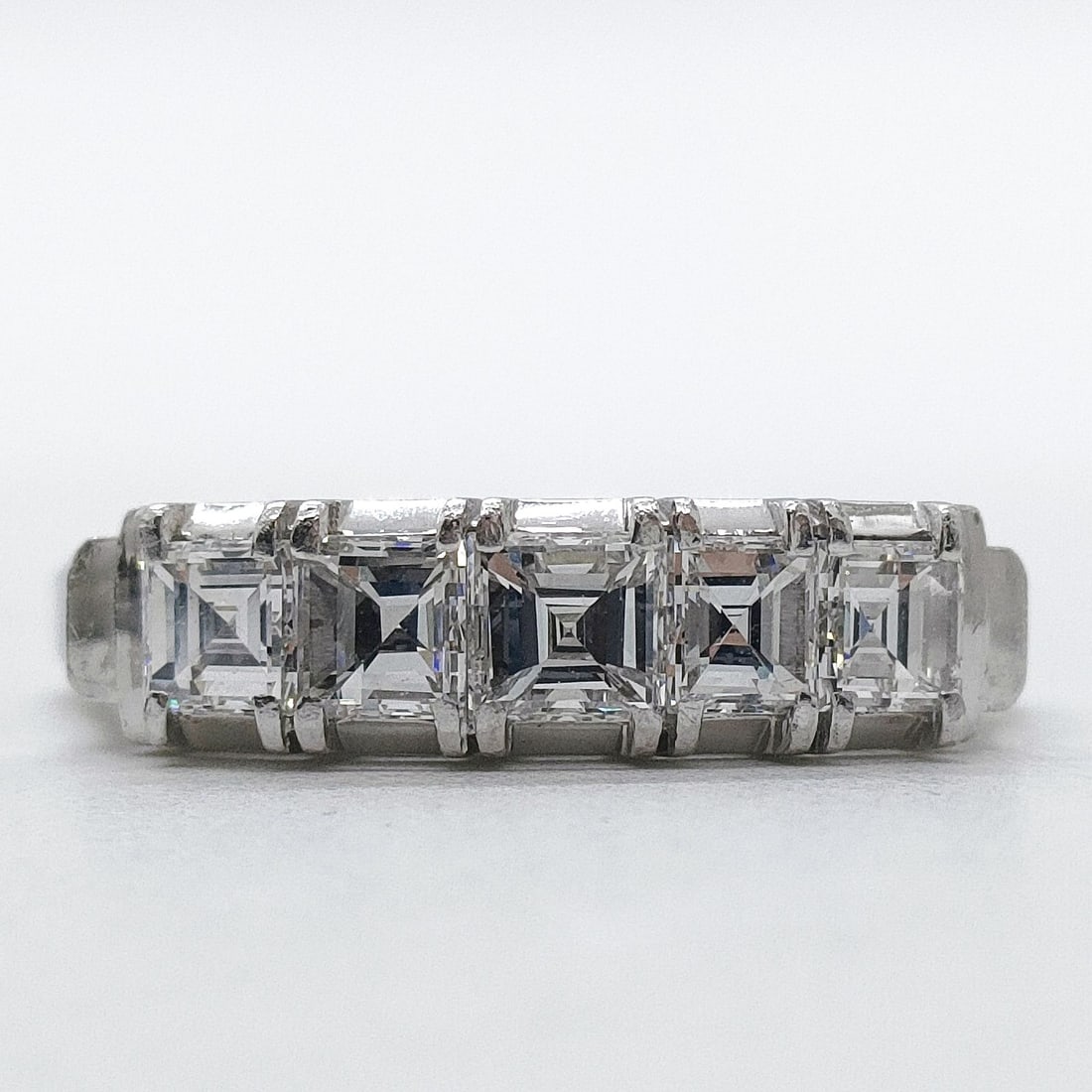 JEWELRY RING NATURAL DIAMOND PLATINUM: Jewelry Ring Natural Diamond Platinum Brand: Unbranded Type: Ring Material: Platinum, Color: Platinum Size: US 6 5/8 Accessories: None Accessories Notice: When purchasing pre-owned goods,