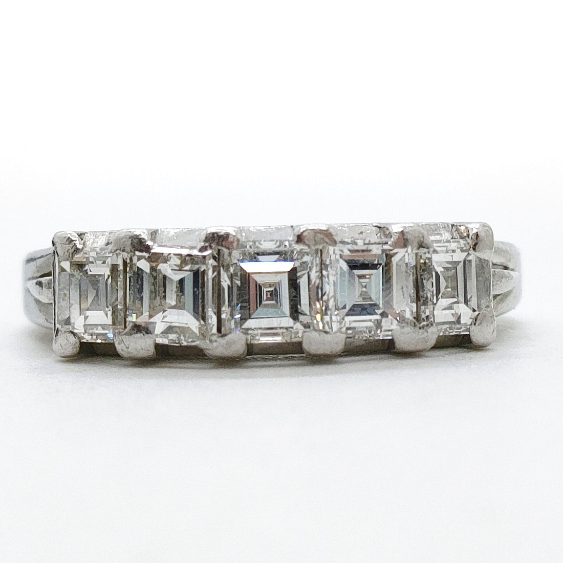JEWELRY RING NATURAL DIAMOND PLATINUM: Jewelry Ring Natural Diamond Platinum Brand: Unbranded Type: Ring Material: Platinum, Color: Platinum Size: US 5 Accessories: None Accessories Notice: When purchasing pre-owned goods, plea