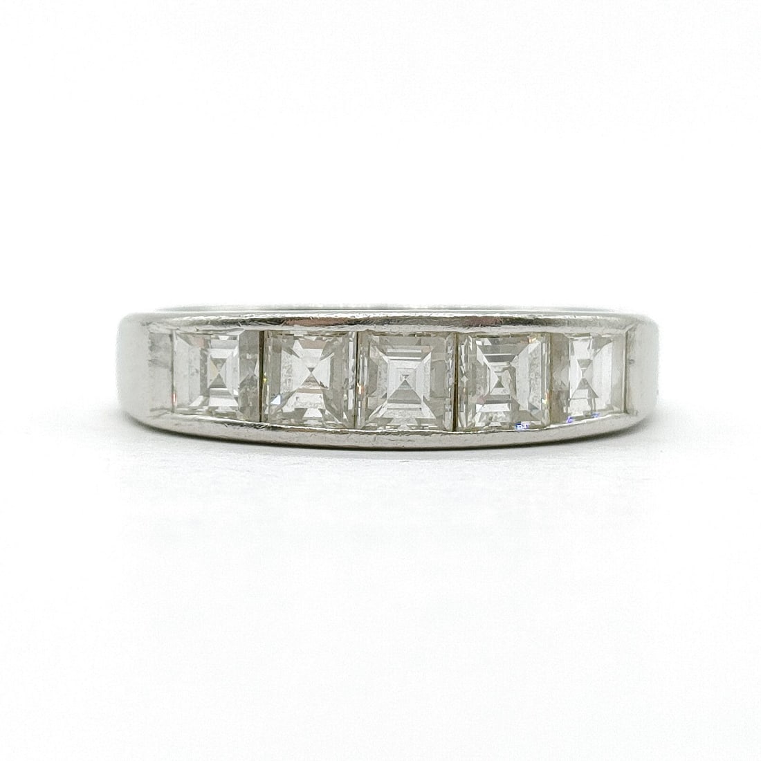 JEWELRY RING NATURAL DIAMOND PLATINUM: Jewelry Ring Natural Diamond Platinum Brand: Unbranded Type: Ring Material: Platinum, Color: Platinum Size: US 6 5/8 Accessories: None Accessories Notice: When purchasing pre-owned goods,