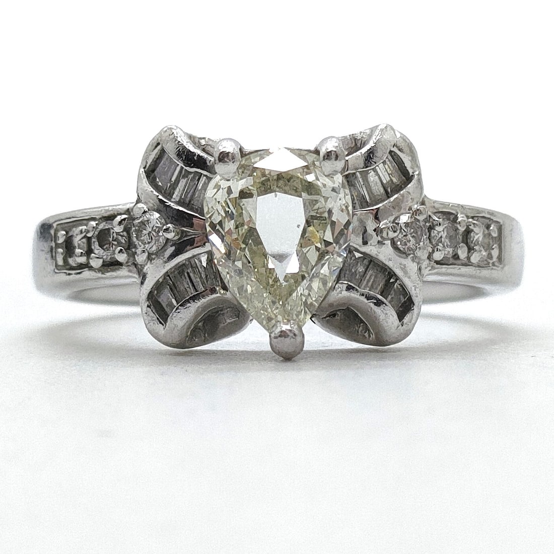 JEWELRY RING NATURAL DIAMOND PLATINUM: Jewelry Ring Natural Diamond Platinum Brand: Unbranded Type: Ring Material: Platinum, Color: Platinum Size: US 5 3/4 Accessories: None Accessories Notice: When purchasing pre-owned goods,