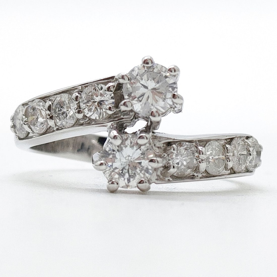 JEWELRY RING NATURAL DIAMOND PLATINUM: Jewelry Ring Natural Diamond Platinum Brand: Unbranded Type: Ring Material: Platinum, Color: Platinum Size: US 6 5/8 Accessories: None Accessories Notice: When purchasing pre-owned goods,