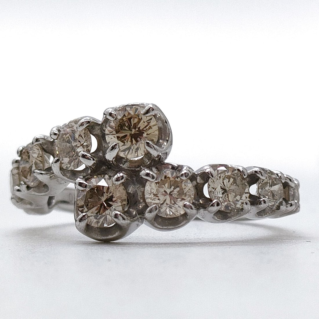 JEWELRY RING NATURAL DIAMOND PLATINUM: Jewelry Ring Natural Diamond Platinum Brand: Unbranded Type: Ring Material: Platinum, Color: Platinum Size: US 5 3/8 Accessories: None Accessories Notice: When purchasing pre-owned goods,