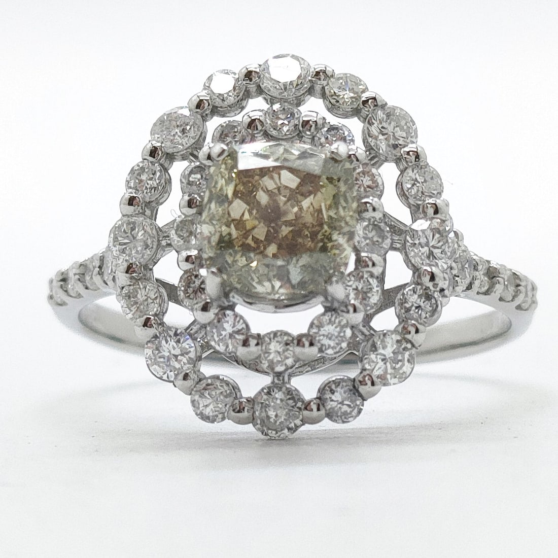 JEWELRY RING NATURAL DIAMOND PLATINUM: Jewelry Ring Natural Diamond Platinum Brand: Unbranded Type: Ring Material: Platinum, Color: Platinum Size: US 6 1/4 Accessories: None Accessories Notice: When purchasing pre-owned goods,