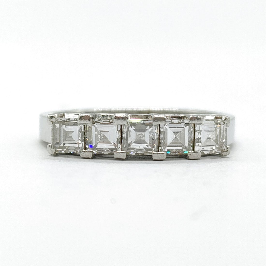 JEWELRY RING NATURAL DIAMOND PLATINUM: Jewelry Ring Natural Diamond Platinum Brand: Unbranded Type: Ring Material: Platinum, Color: Platinum Size: US 7 1/2 Accessories: None Accessories Notice: When purchasing pre-owned goods,