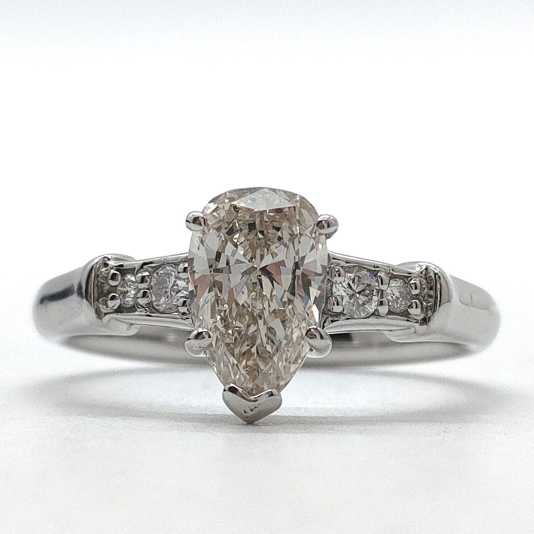 JEWELRY RING NATURAL DIAMOND PLATINUM: Jewelry Ring Natural Diamond Platinum Brand: Unbranded Type: Ring Material: Platinum, Color: Platinum Size: US 6 1/4 Accessories: None Accessories Notice: When purchasing pre-owned goods,