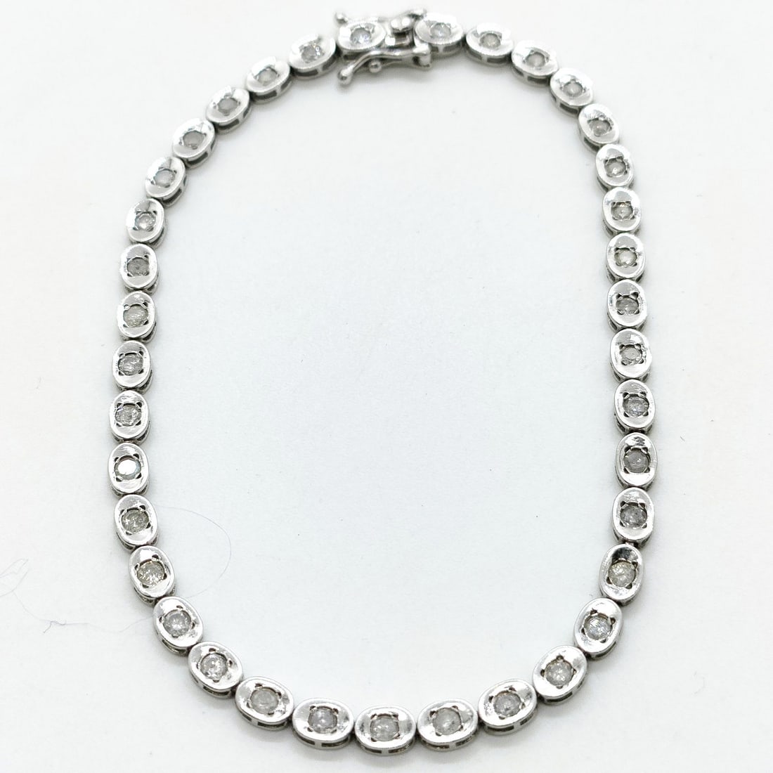 JEWELRY BRACELET NATURAL DIAMOND WHITE GOLD: Jewelry Bracelet Natural Diamond White Gold Brand: Unbranded Type: Bracelet Material: White gold, Color: White gold Size: Chain Size : 17 cm / 6.69 inch Accessories: None Accessories Notic