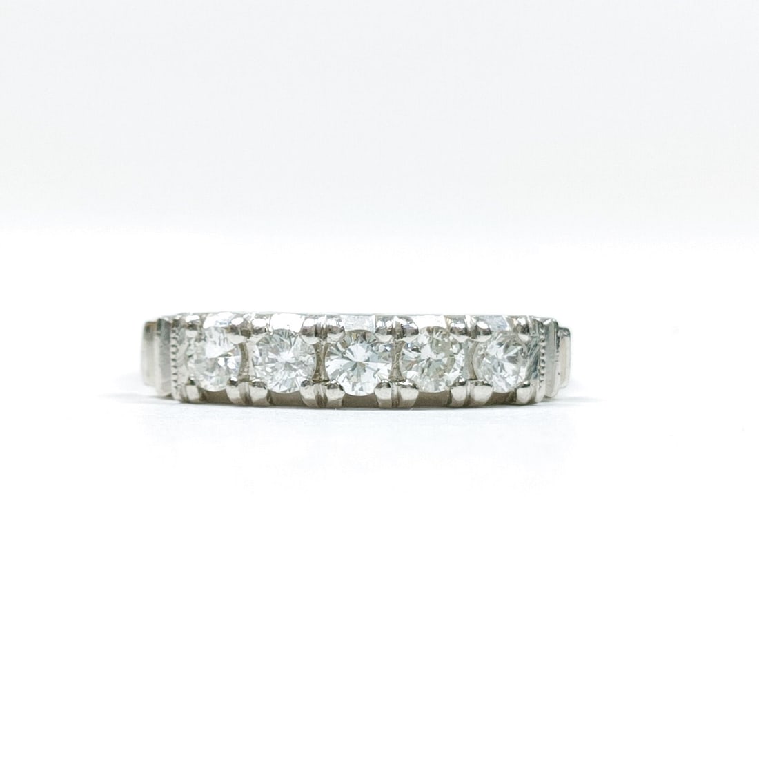 JEWELRY RING NATURAL DIAMOND PLATINUM: Jewelry Ring Natural Diamond Platinum Brand: Unbranded Type: Ring Material: Platinum, Color: Platinum Size: US 7 Accessories: None Accessories Notice: When purchasing pre-owned goods, plea