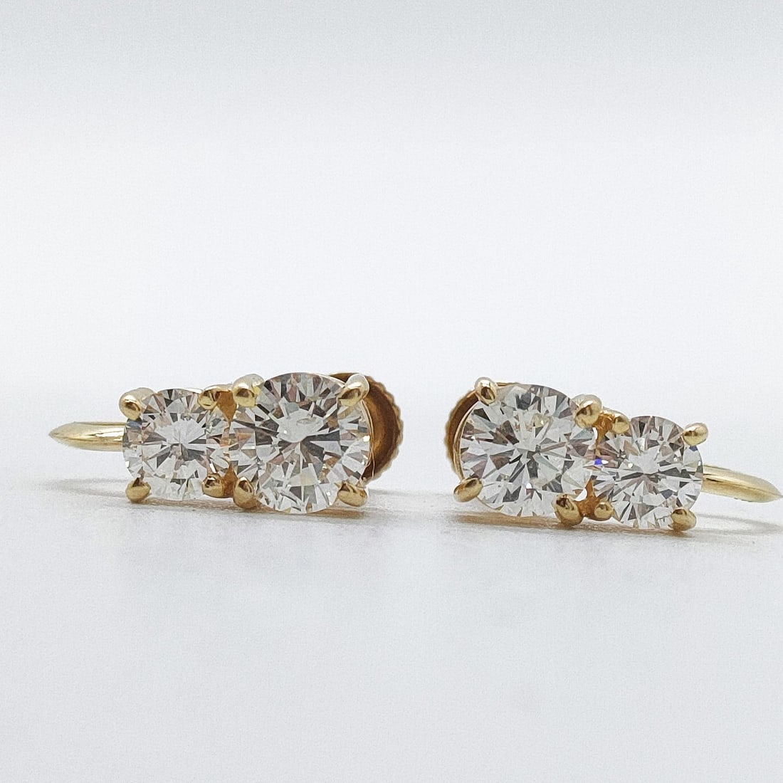 JEWELRY EARRING NATURAL DIAMOND GOLD: Jewelry Earring Natural Diamond Gold Brand: Unbranded Type: Earring Material: Gold, Color: Yellow Gold Size: None Accessories: None Accessories Notice: When purchasing pre-owned goods, ple