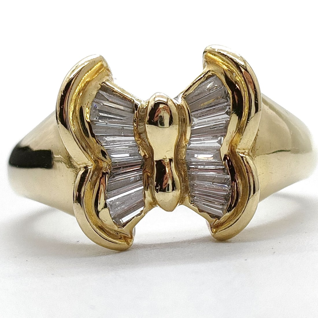 JEWELRY RING NATURAL DIAMOND GOLD: Jewelry Ring Natural Diamond Gold Brand: Unbranded Type: Ring Material: Gold, Color: Yellow Gold Size: US 6 5/8 Accessories: None Accessories Notice: When purchasing pre-owned goods, pleas