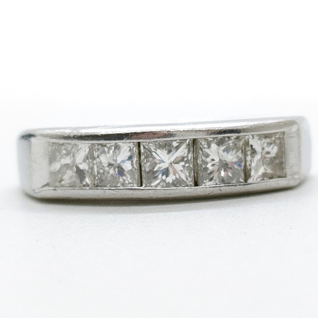 JEWELRY RING NATURAL DIAMOND PLATINUM: Jewelry Ring Natural Diamond Platinum Brand: Unbranded Type: Ring Material: Platinum, Color: Platinum Size: US 5 3/4 Accessories: None Accessories Notice: When purchasing pre-owned goods,