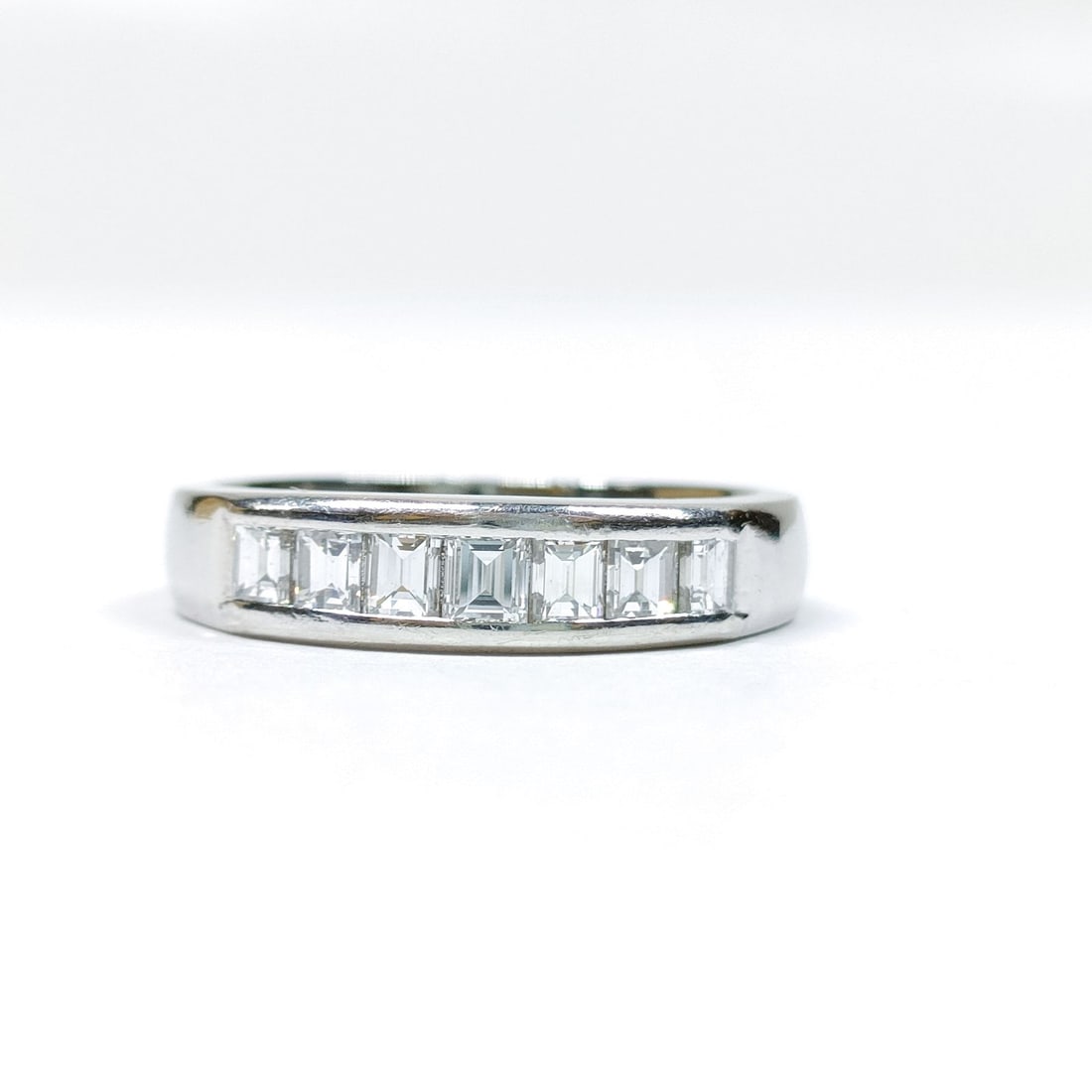 JEWELRY RING NATURAL DIAMOND PLATINUM: Jewelry Ring Natural Diamond Platinum Brand: Unbranded Type: Ring Material: Platinum, Color: Platinum Size: US 5 3/4 Accessories: None Accessories Notice: When purchasing pre-owned goods,