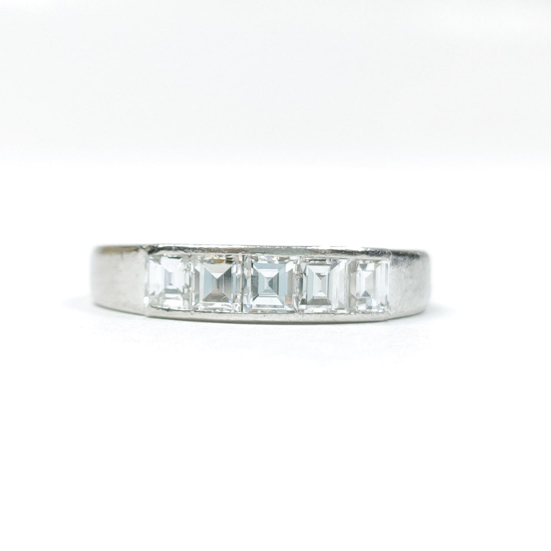 JEWELRY RING NATURAL DIAMOND PLATINUM: Jewelry Ring Natural Diamond Platinum Brand: Unbranded Type: Ring Material: Platinum, Color: Platinum Size: US 6 5/8 Accessories: None Accessories Notice: When purchasing pre-owned goods,