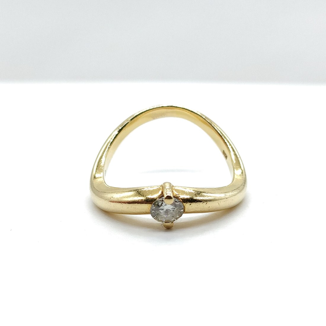 JEWELRY RING NATURAL DIAMOND GOLD: Jewelry Ring Natural Diamond Gold Brand: Unbranded Type: Ring Material: Gold, Color: Yellow Gold Size: US 7 1/2 Accessories: None Accessories Notice: When purchasing pre-owned goods, pleas