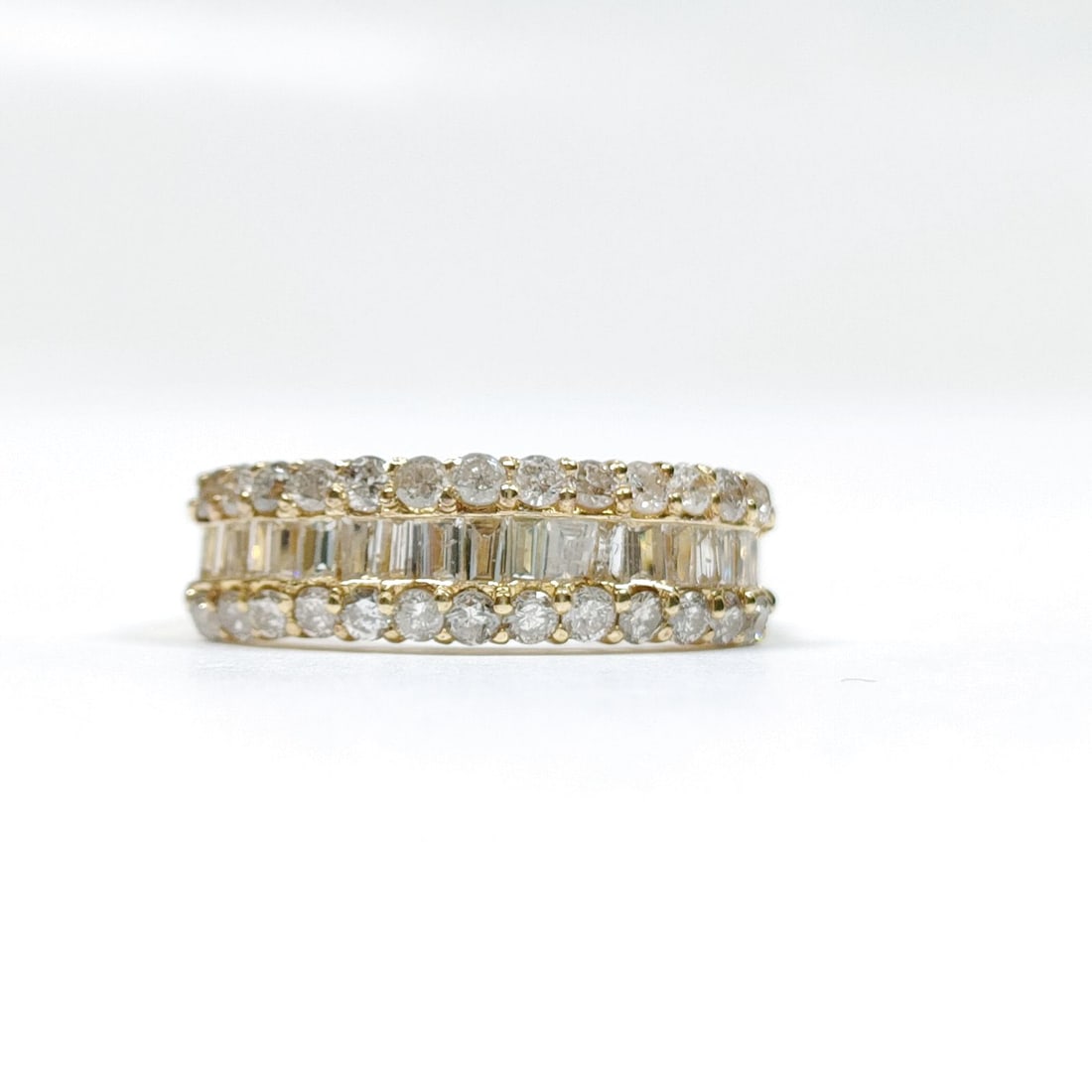 JEWELRY RING NATURAL DIAMOND GOLD: Jewelry Ring Natural Diamond Gold Brand: Unbranded Type: Ring Material: Gold, Color: Yellow Gold Size: US 6 1/4 Accessories: None Accessories Notice: When purchasing pre-owned goods, pleas