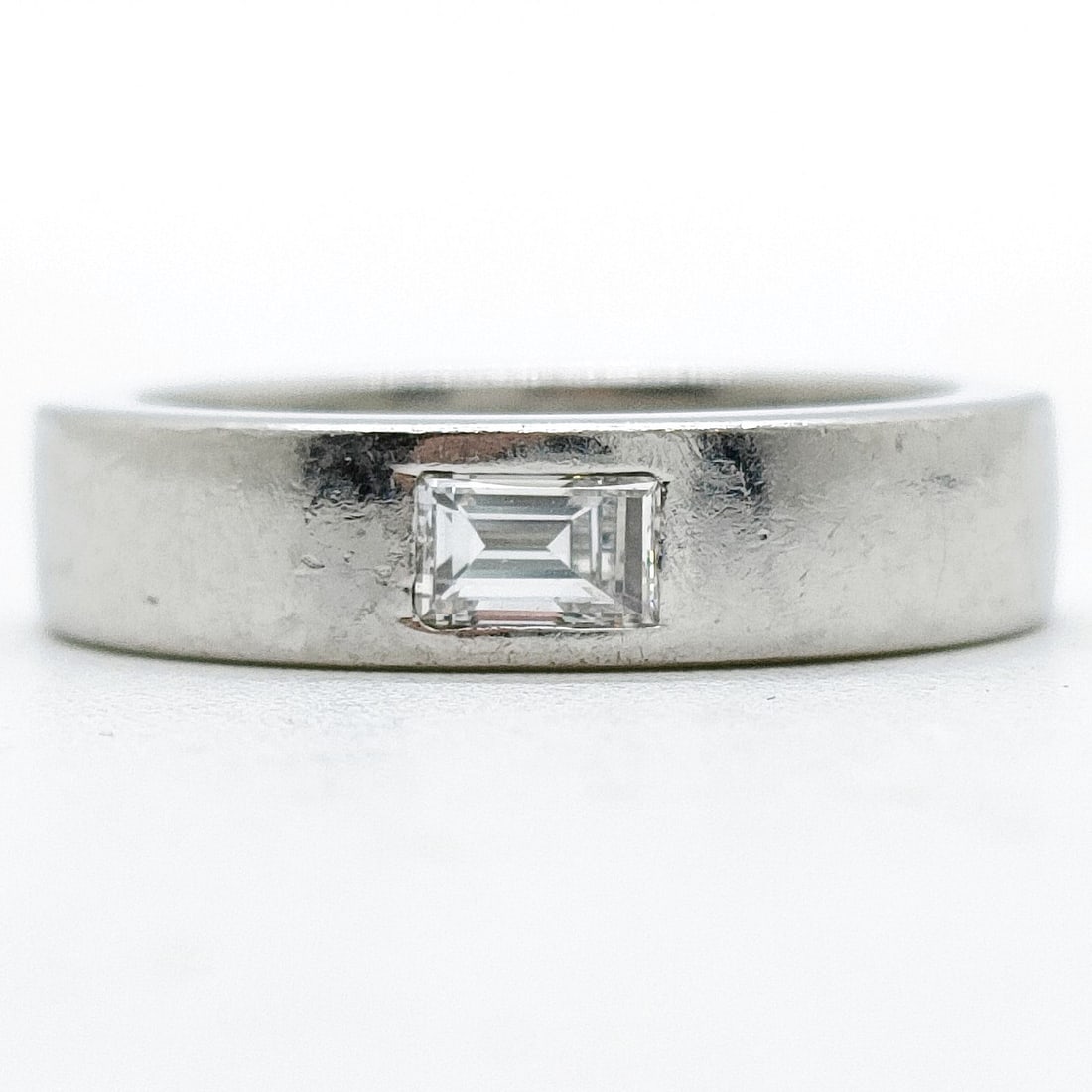 JEWELRY RING NATURAL DIAMOND PLATINUM: Jewelry Ring Natural Diamond Platinum Brand: Unbranded Type: Ring Material: Platinum, Color: Platinum Size: US 3 3/4 Accessories: None Accessories Notice: When purchasing pre-owned goods,