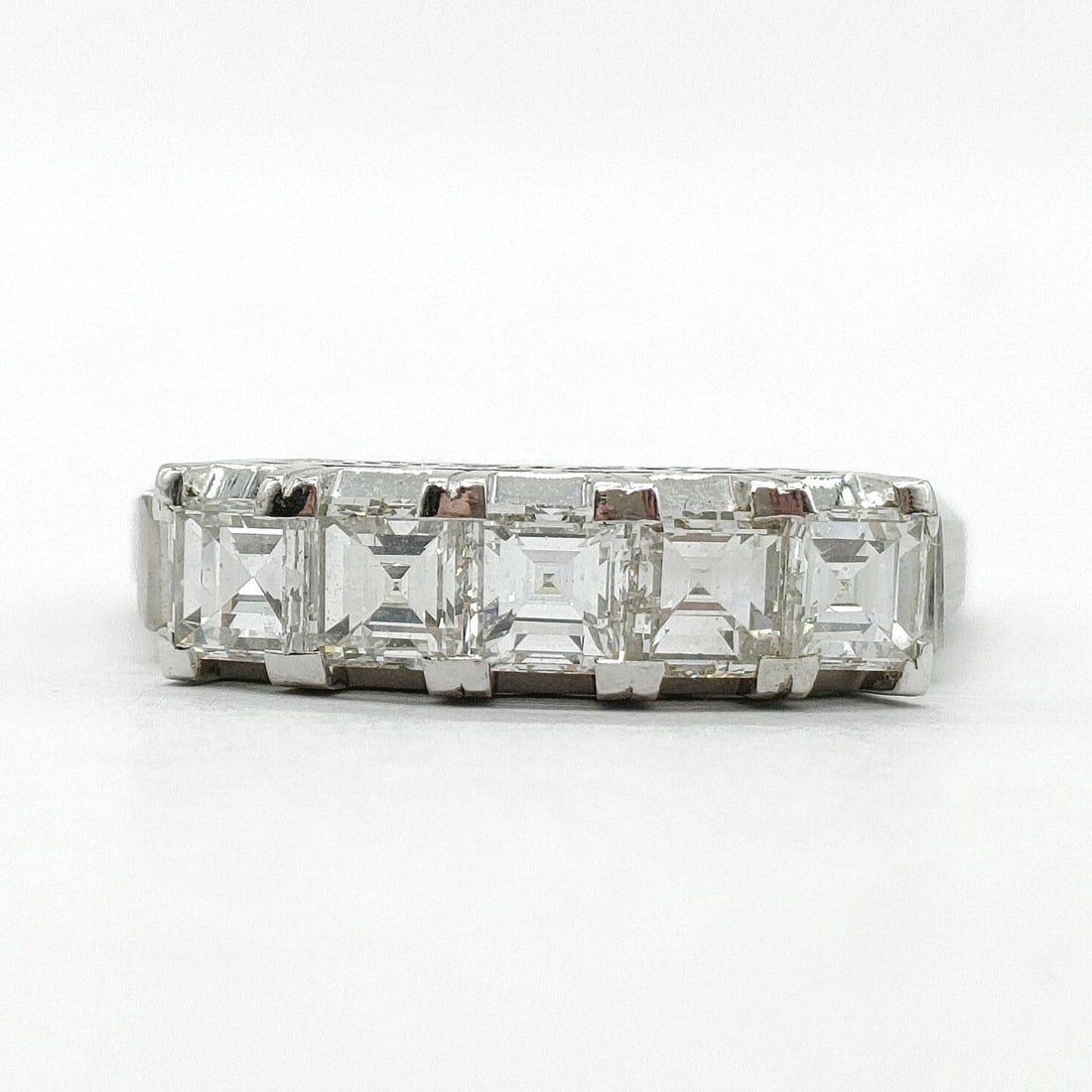 JEWELRY RING NATURAL DIAMOND PLATINUM: Jewelry Ring Natural Diamond Platinum Brand: Unbranded Type: Ring Material: Platinum, Color: Platinum Size: US 5 3/4 Accessories: None Accessories Notice: When purchasing pre-owned goods,