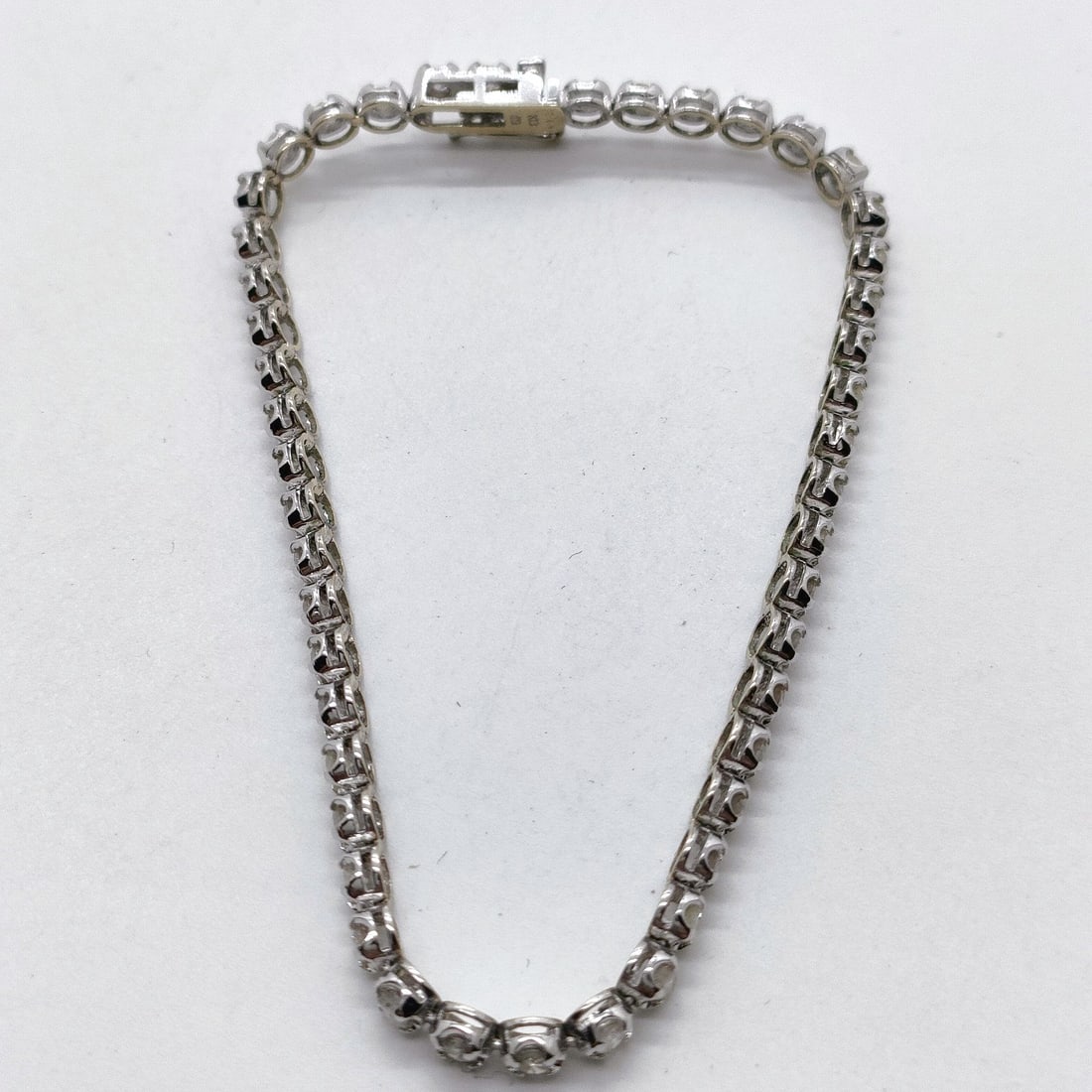 JEWELRY BRACELET NATURAL DIAMOND WHITE GOLD: Jewelry Bracelet Natural Diamond White Gold Brand: Unbranded Type: Bracelet Material: White gold, Color: White gold Size: Chain Size : 18 cm / 7.08 inch Accessories: None Accessories Notic