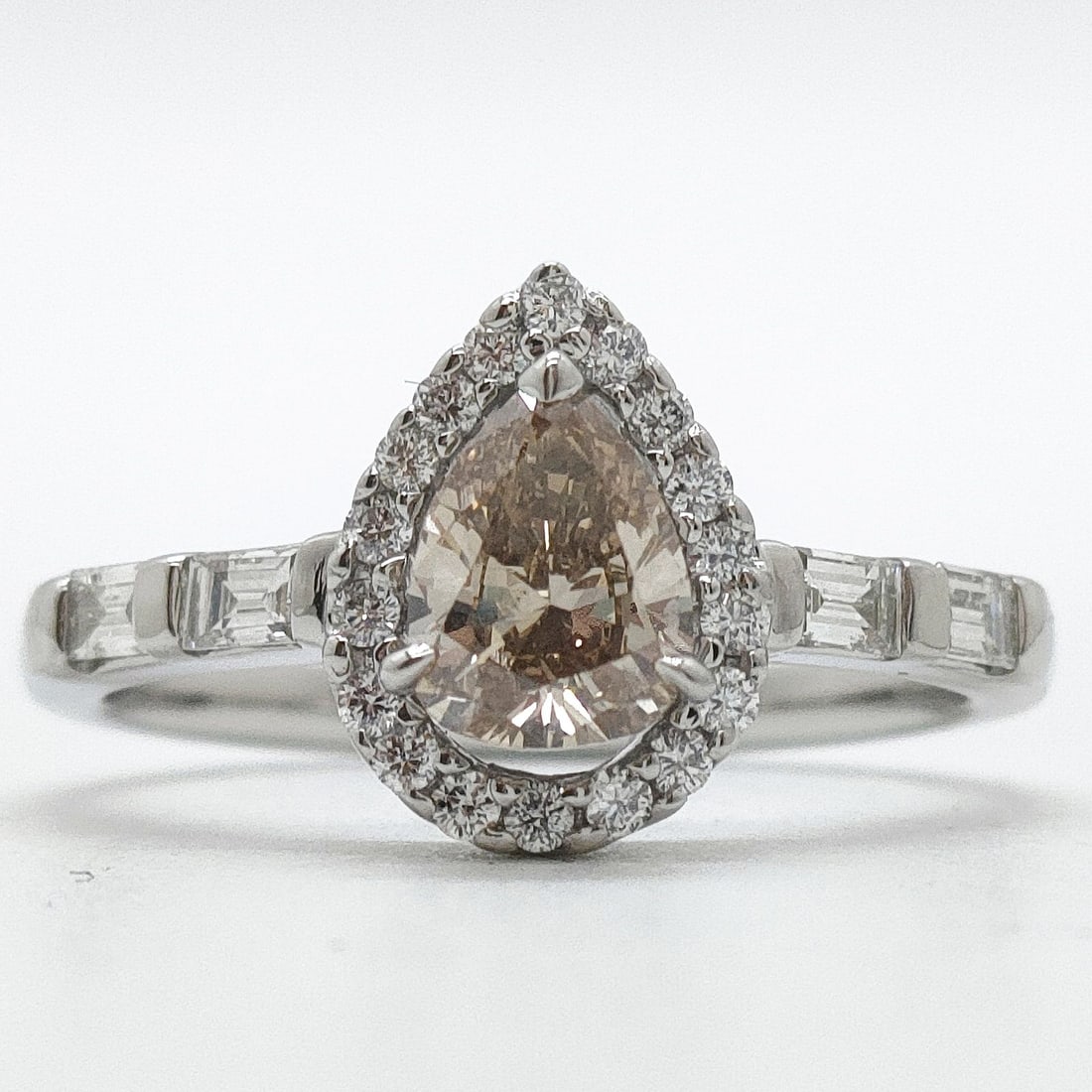 JEWELRY RING NATURAL DIAMOND PLATINUM: Jewelry Ring Natural Diamond Platinum Brand: Unbranded Type: Ring Material: Platinum, Color: Platinum Size: US 6 5/8 Accessories: None Accessories Notice: When purchasing pre-owned goods,