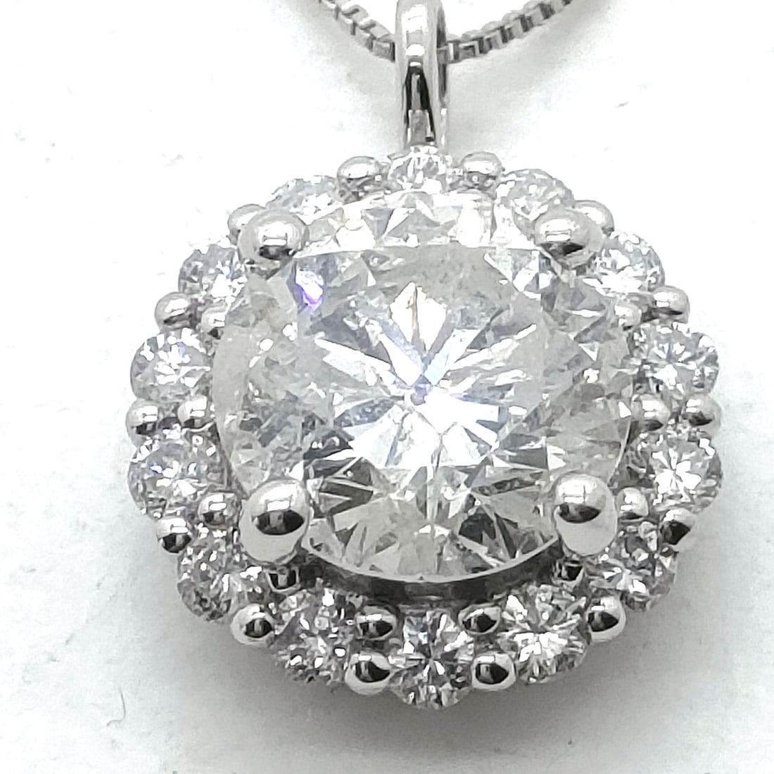 JEWELRY NECKLACE NATURAL DIAMOND PLATINUM: Jewelry Necklace Natural Diamond Platinum Brand: Unbranded Type: Necklace Material: Platinum, Color: Platinum Size: Pendant Size : 1.29X1 cm / 0.50X0.39 inch Chain Size : 42 cm / 16.5 inch Accesso