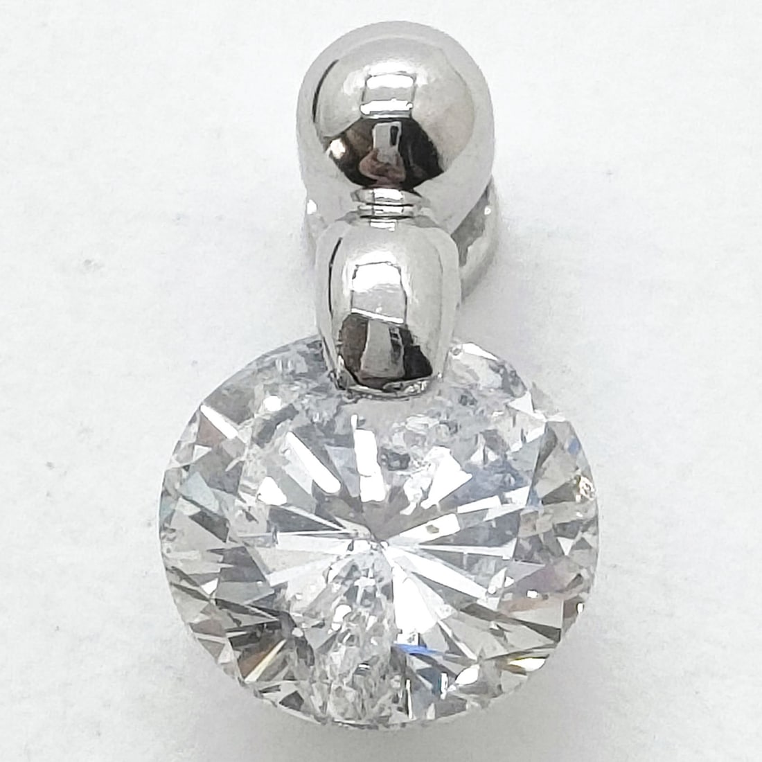 JEWELRY PENDANT HEAD NATURAL DIAMOND PLATINUM: Jewelry Pendant Head Natural Diamond Platinum Brand: Unbranded Type: Pendant Head Material: Platinum, Color: Platinum Size: Pendant Size : 1.23X0.71 cm / 0.48X0.27 inch Accessories: None A