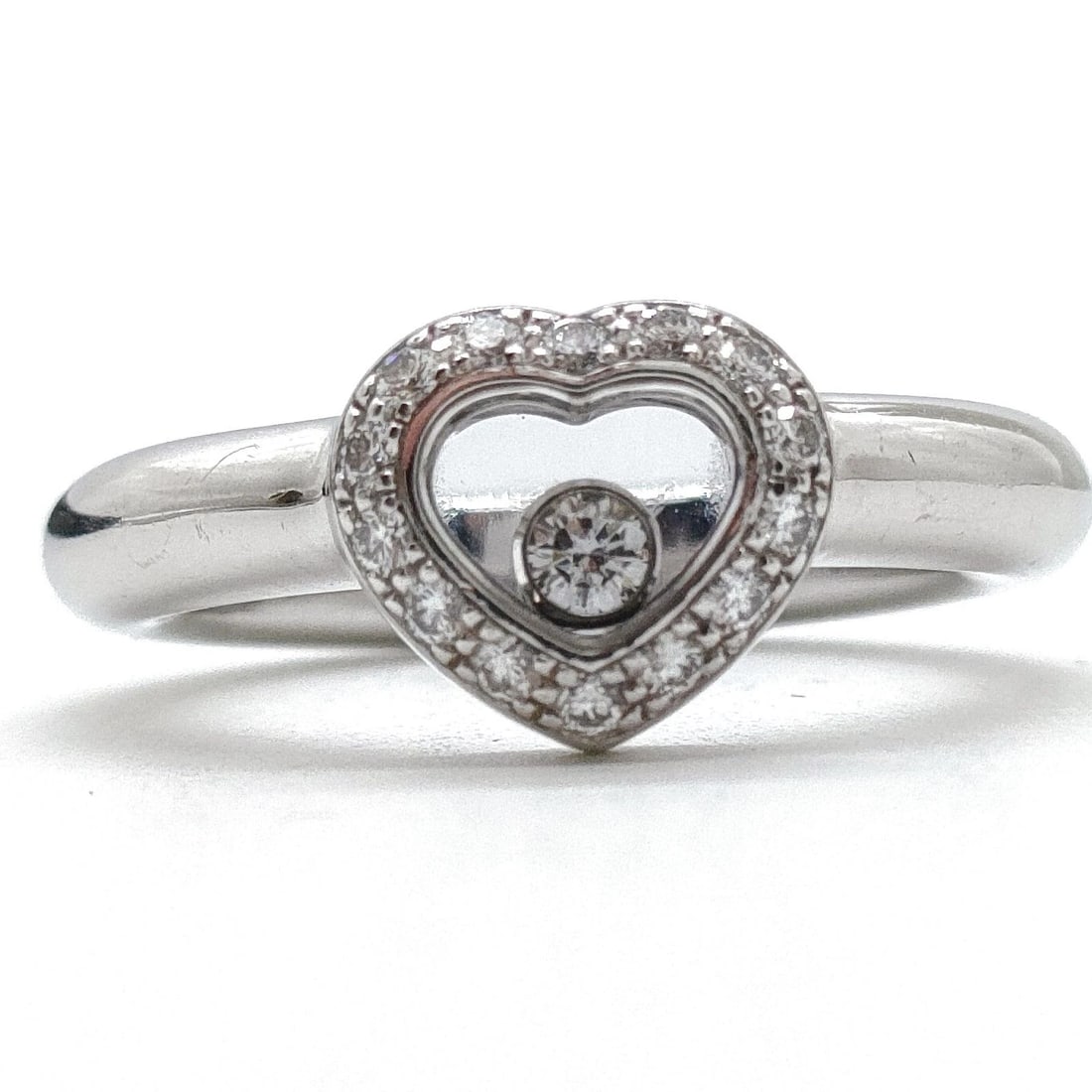 CHOPARD RING HAPPY DIAMOND NATURAL DIAMOND WHITE GOLD: Chopard Ring Happy Diamond Natural Diamond White Gold Brand: Chopard Type: Ring Material: White gold, Color: White gold Size: US 4 1/8 Accessories: None Accessories Notice: When purchasing