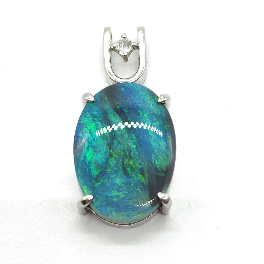 JEWELRY PENDANT HEAD PLATINUM MULTI COLOR: Jewelry Pendant Head Platinum Multi Color Brand: Unbranded Type: Pendant Head Material: Platinum, Color: Platinum Size: Pendant Size : 2.54X1.21 cm / 1X0.47 inch Accessories: None Accessor
