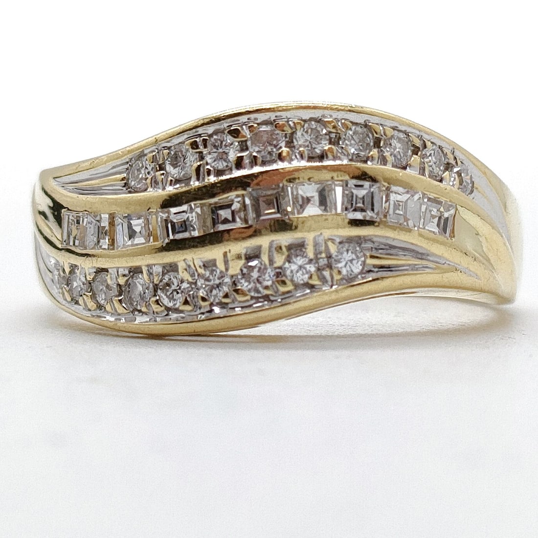 JEWELRY RING NATURAL DIAMOND GOLD: Jewelry Ring Natural Diamond Gold Brand: Unbranded Type: Ring Material: Gold, Color: Yellow Gold Size: US 5 3/4 Accessories: None Accessories Notice: When purchasing pre-owned goods, pleas