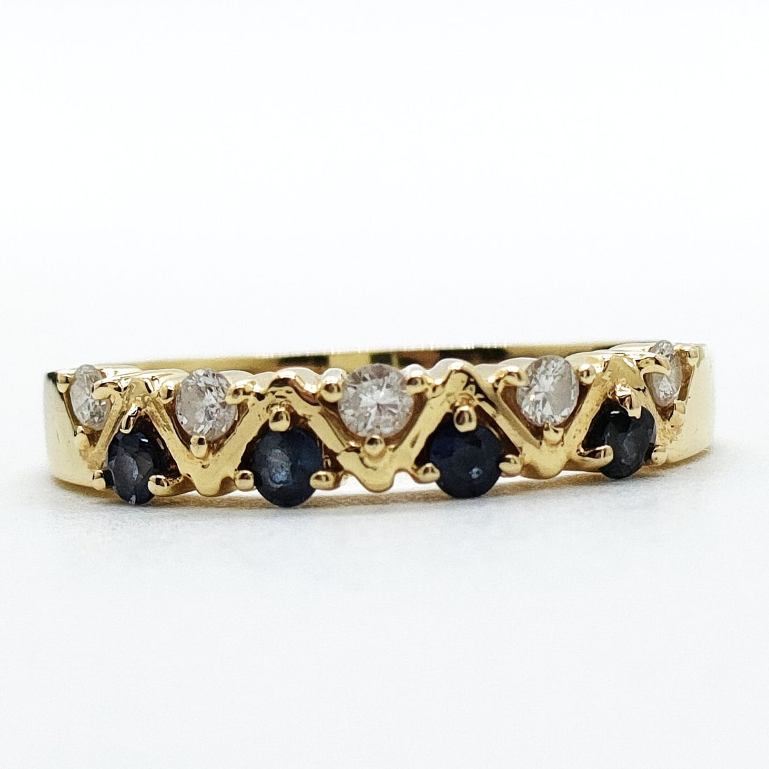 JEWELRY RING SAPPHIRE GOLD: Jewelry Ring Sapphire Gold Brand: Unbranded Type: Ring Material: 18kGold, Main Stone/Creation SapphireSecondary StoneNatural Diamond Color: Yellow Gold Size: US 7 1/2 Accessories: None Acc